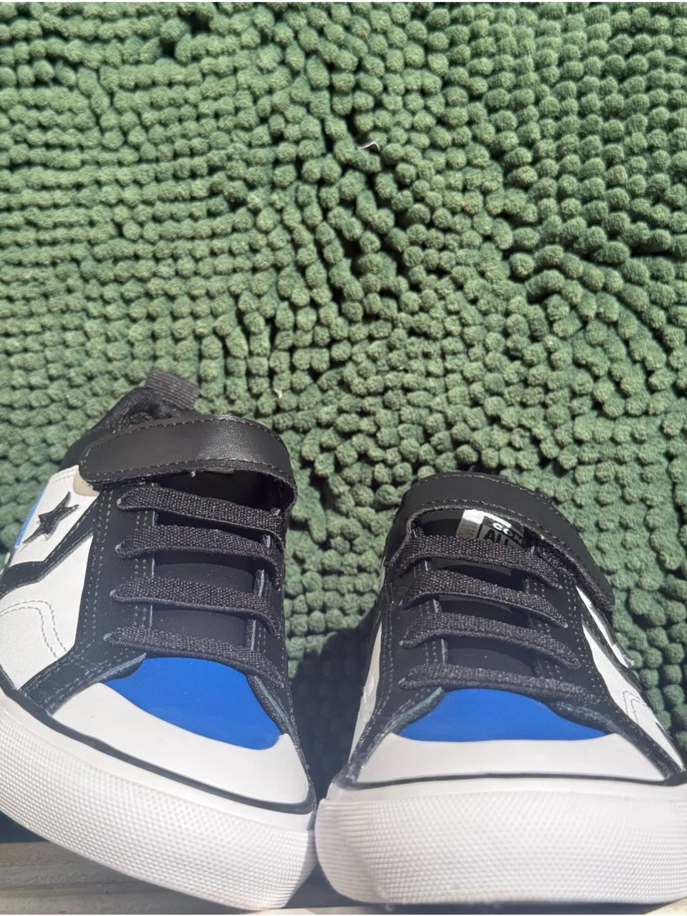 Converse Pro Blaze Low Top Sneaker Blue Black White EUC KIDS SIZE 3